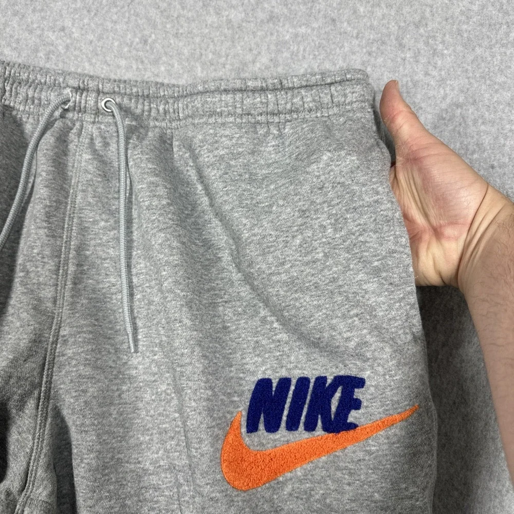 Nike Club Fleece Jogger Sweatpants Men's XL Gray Varsity Puff Print Logo